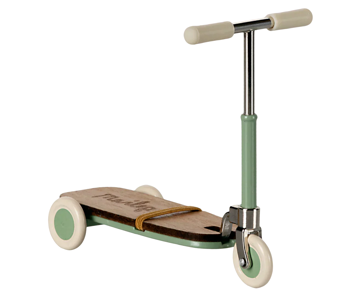Maileg Kick board, Mouse - Mint