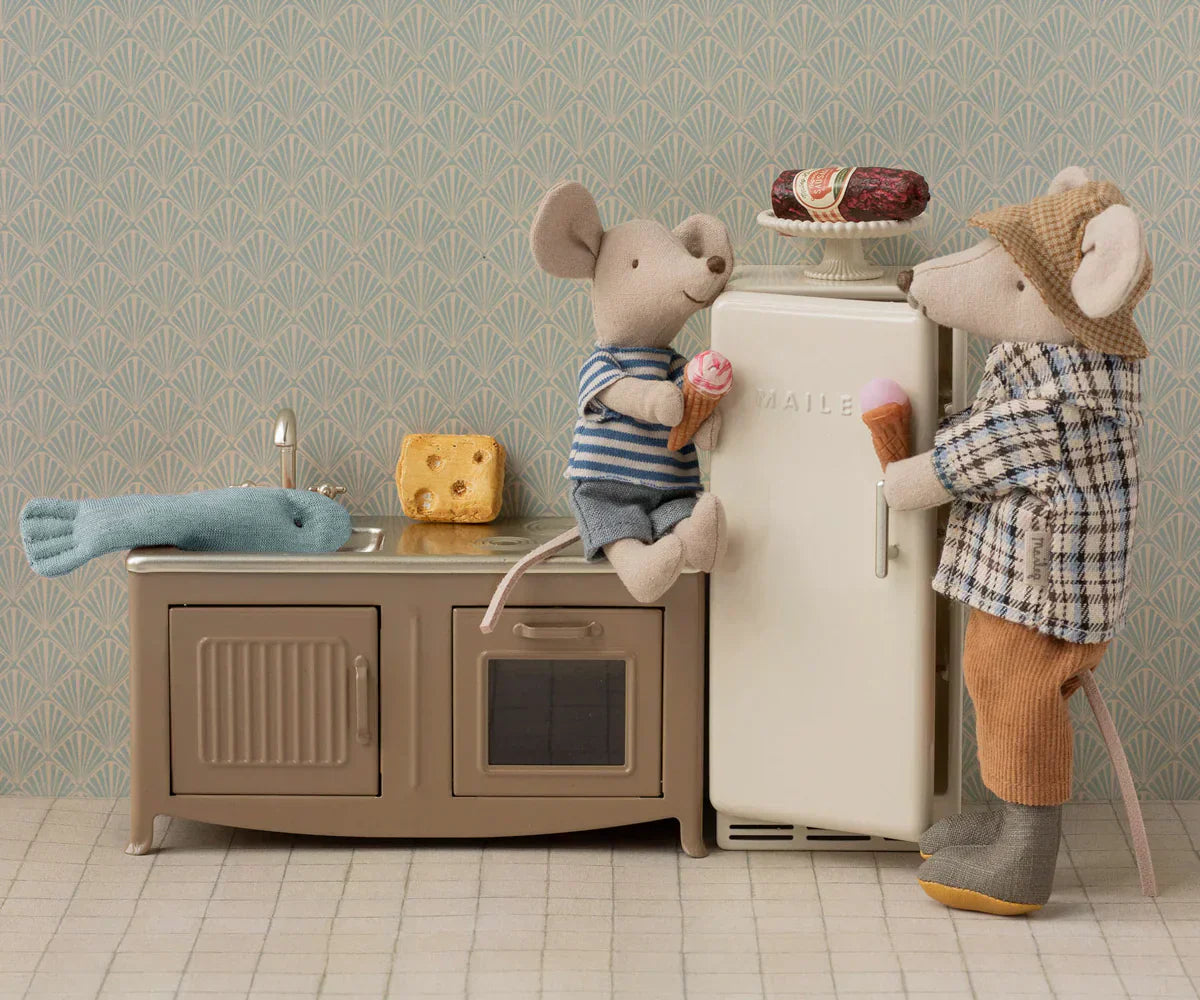 Maileg Metal Fridge, Mouse - Off white